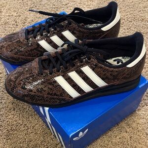 Adidas SL 72 OG snake print sneakers with shine, size 8.5 women, 7 men